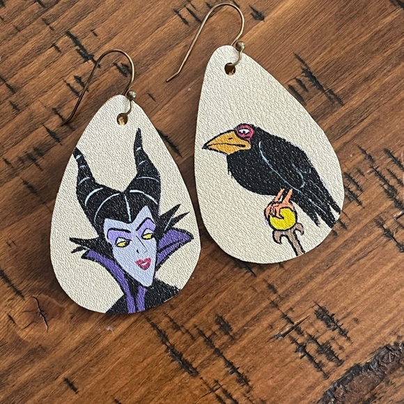 HAND PAINTED Unique Cartoon earrings!! - Picture 4 of 5